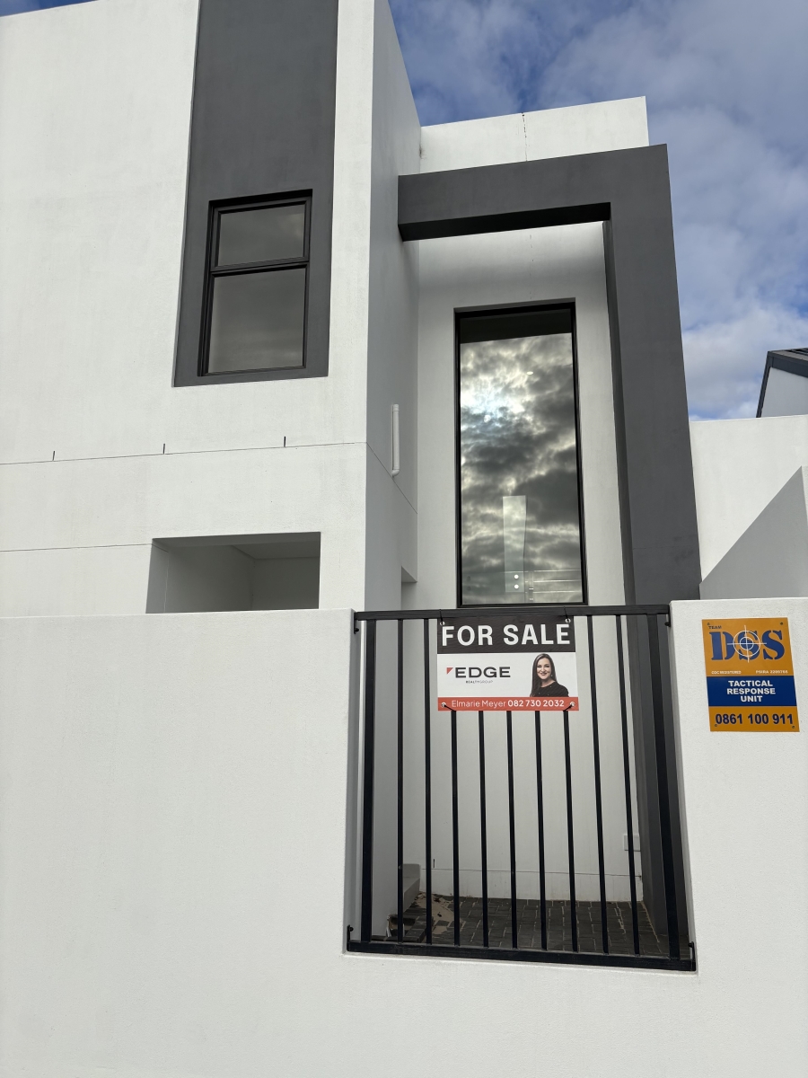 To Let 4 Bedroom Property for Rent in Sandown Western Cape